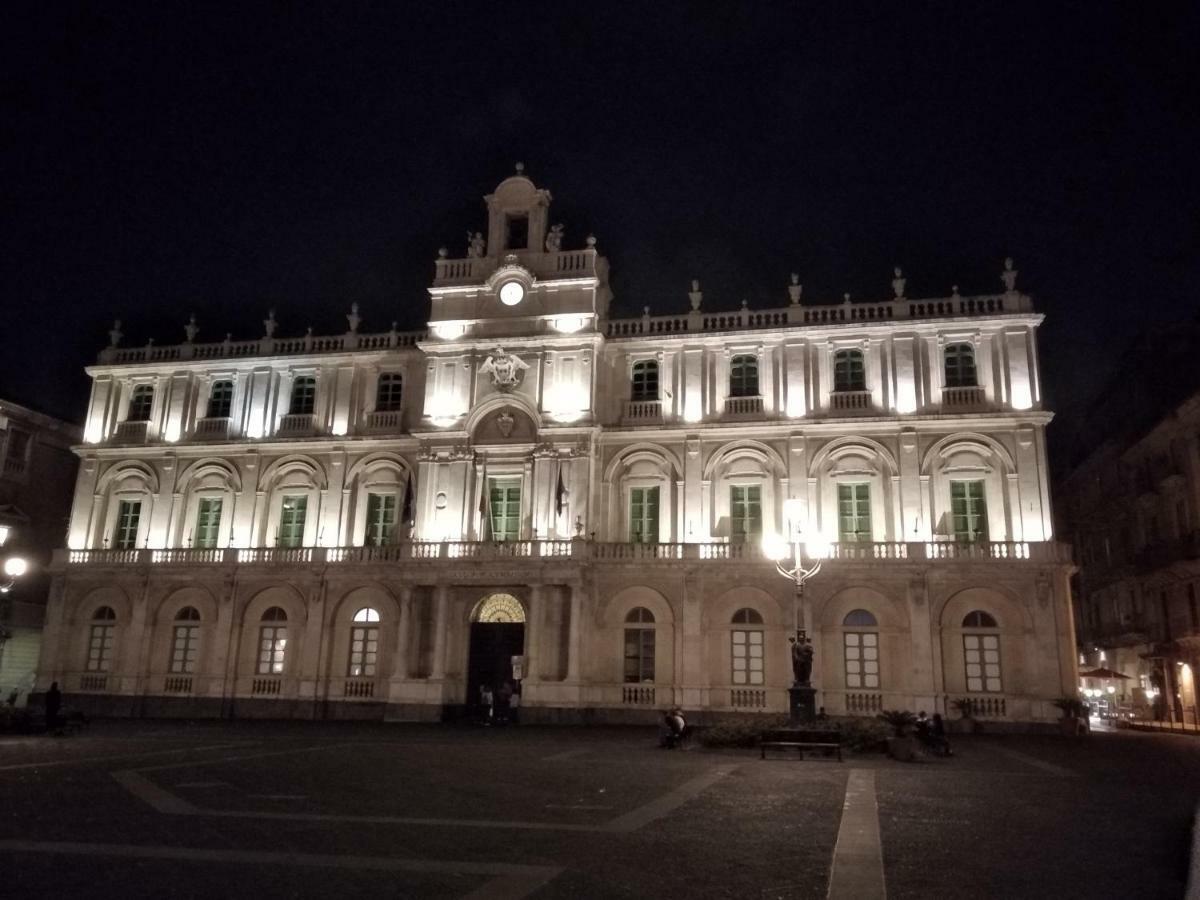 Suite Il Letto Sotto Il Tetto Catane Extérieur photo