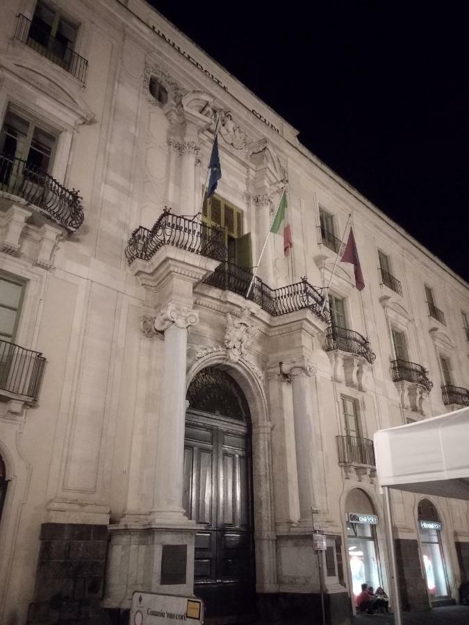 Suite Il Letto Sotto Il Tetto Catane Extérieur photo